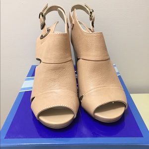 White Mountain District Tan Leather Sandals
